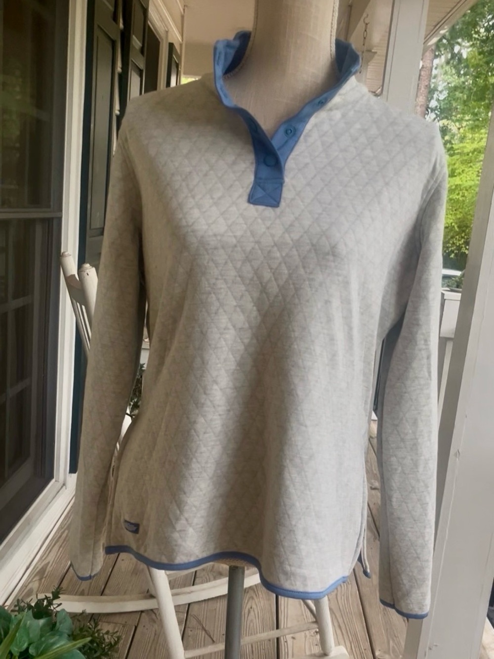 Straight down clothing co. Quilted Women’s Tahoe snap pullover sweatshirt gray L